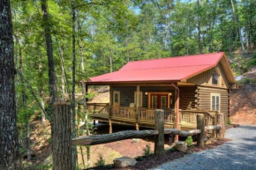 Honeymoon Getaway in woods near NOC and Smoky Mtn RR